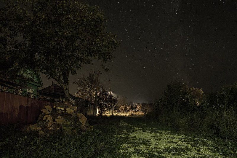 Южная ночь над деревнейphoto preview