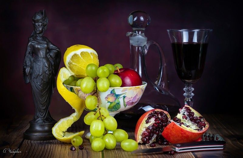 Натюрморт со статуэткой.photo preview