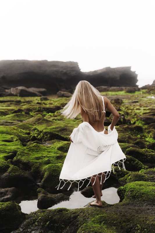 бали, девушка, поле, зеленое, сексуальное, белая, рубашка, блондинка, девушка, портрет, Sony, пресет На зеленом полеphoto preview