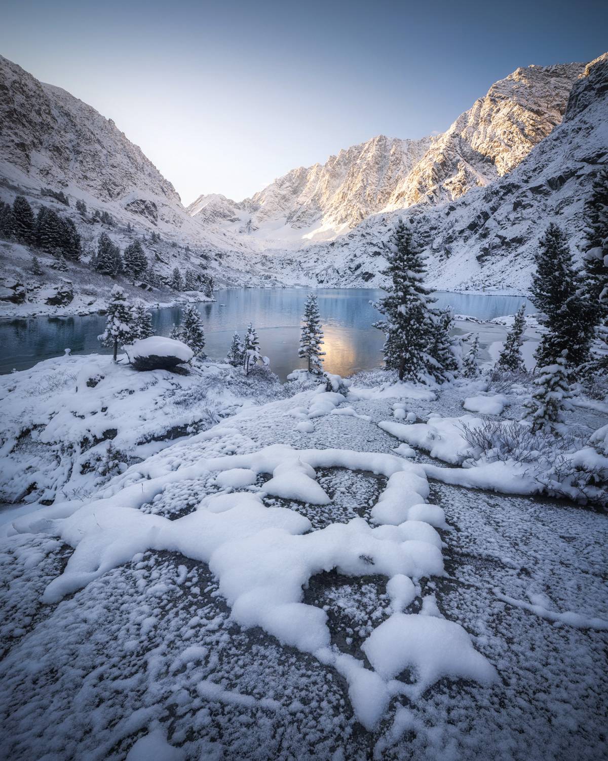 алтай, горный алтай, пейзажи алтая, усть-коксинский район, горное озеро, горы, озеро куйгук, первый снег, морозное утро, снег, мороз, рассвет, предзимье, горная тайга, мультинские озера, Рубан Алена