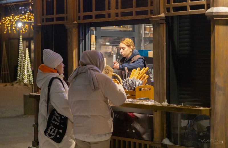 Зеленоградск, Россия, Рождество, улица, фотография, курорт, кафе, закусочная, Свирин Вадим, 2022 год «Предновогодний Зеленоградск, кафе»photo preview