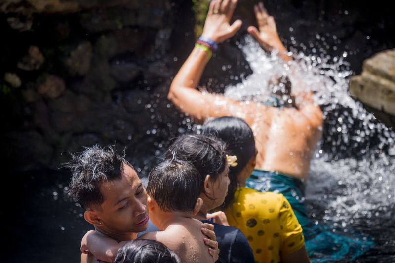 индонезия, indonesia, остров, бали, bali, храм, святой источник, тирта эмпул, pura tirta empul, родник, родниковая вода, святая вода, амрита, вишну, аватара, petirtaan, омовение, священное дерево, индуизм, григорий беденко, grigoriy bedenko, Святой Источник  (часть 2) фото превью