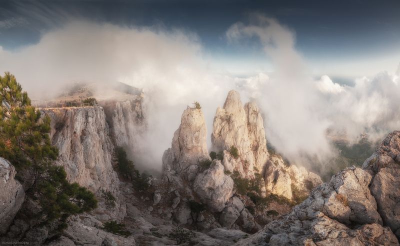 крым, ай-петри, скалы, пейзаж, роман любимский, фототуры по крыму, горы, облака Где-то там, высоко в горахphoto preview