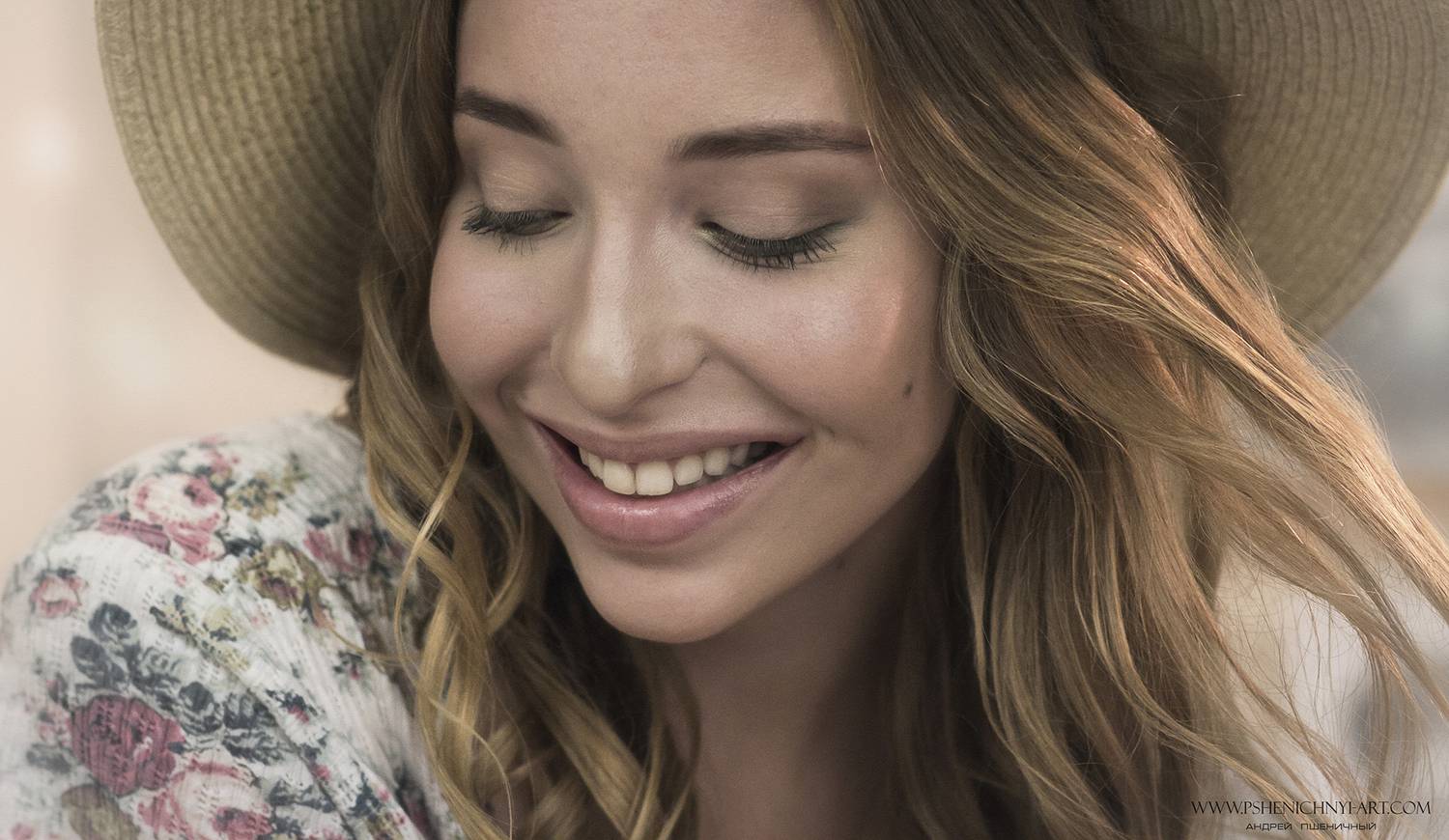 портрет, свет, женский портрет, крупный план, улыбка, девушка, Пшеничный Андрей