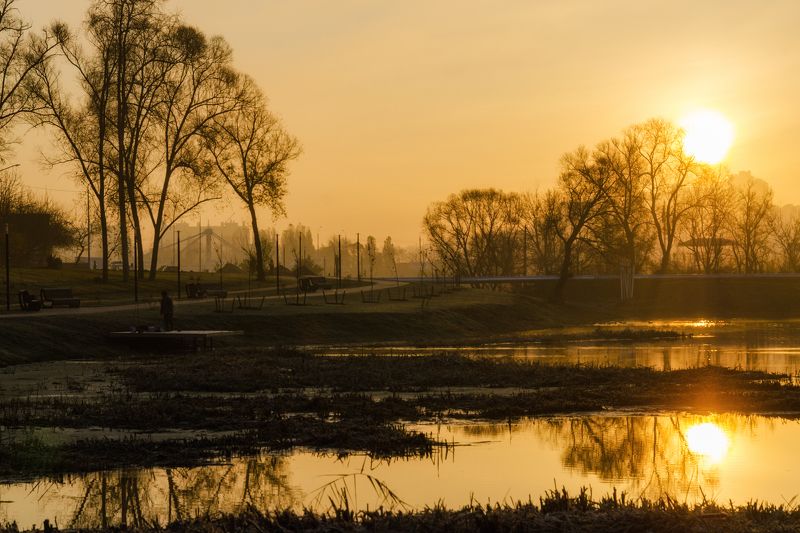 В городе утро фото превью
