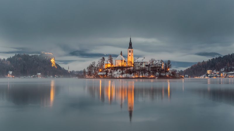 lake bled afternoon mood foggy reflection Bled\'s fairy talephoto preview
