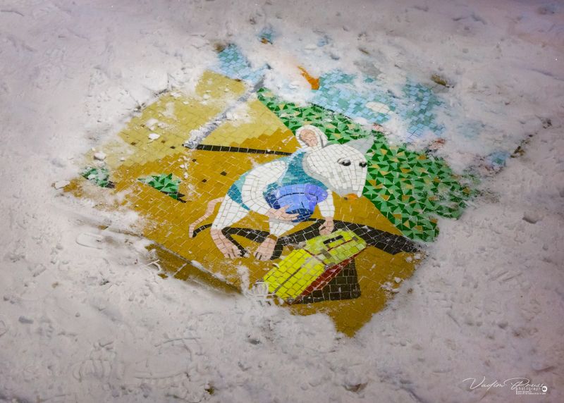 Мозайка, улица, мышонок, Зеленоградск, снег, искусство, позитив, Россия, 2022, Свирин Вадим, фотография «Зеленоградский мышонок»photo preview