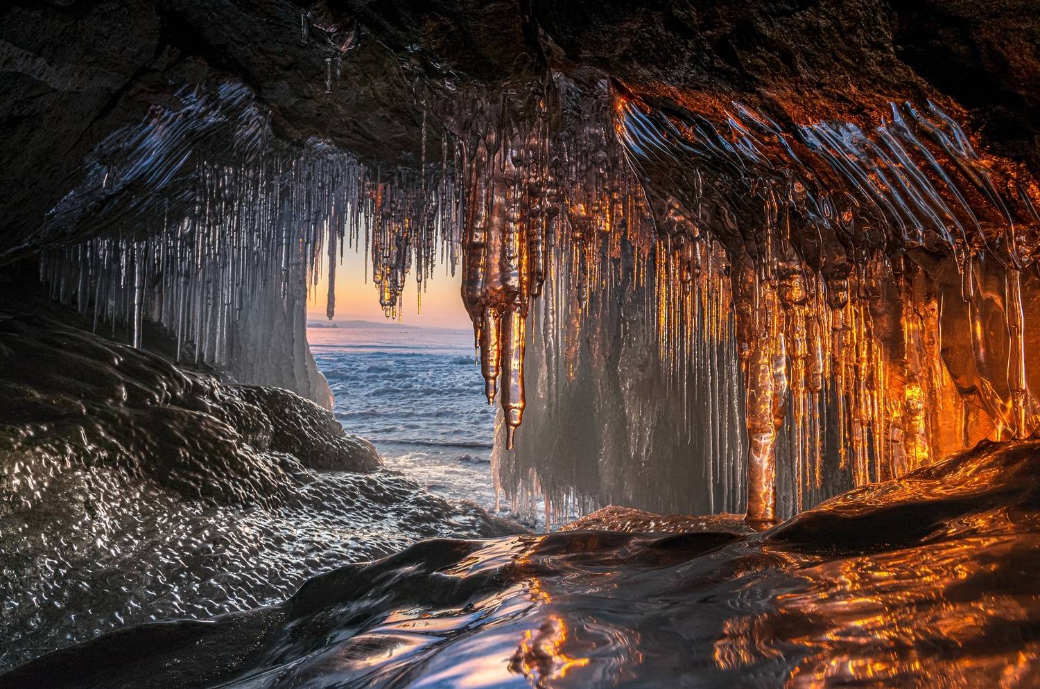 Хрустальный грот. Автор: Чекалев Алексей иркутская обл, озеро байкал, острова малого моря, гроты, закат, зима, лёд, Чекалев Алексей