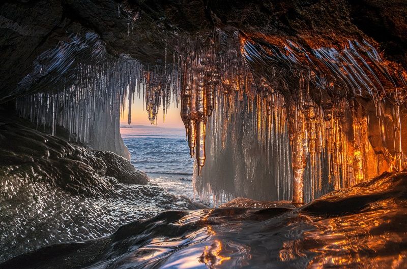 иркутская обл, озеро байкал, острова малого моря, гроты, закат, зима, лёд Хрустальный гротphoto preview
