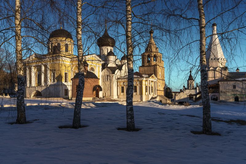 старица, старицкий успенский монастырь, март, солнечный свет Весеннее солнцеphoto preview