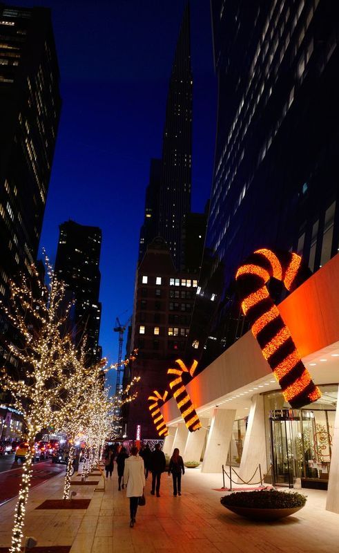 Night perspective Almost Christmasphoto preview