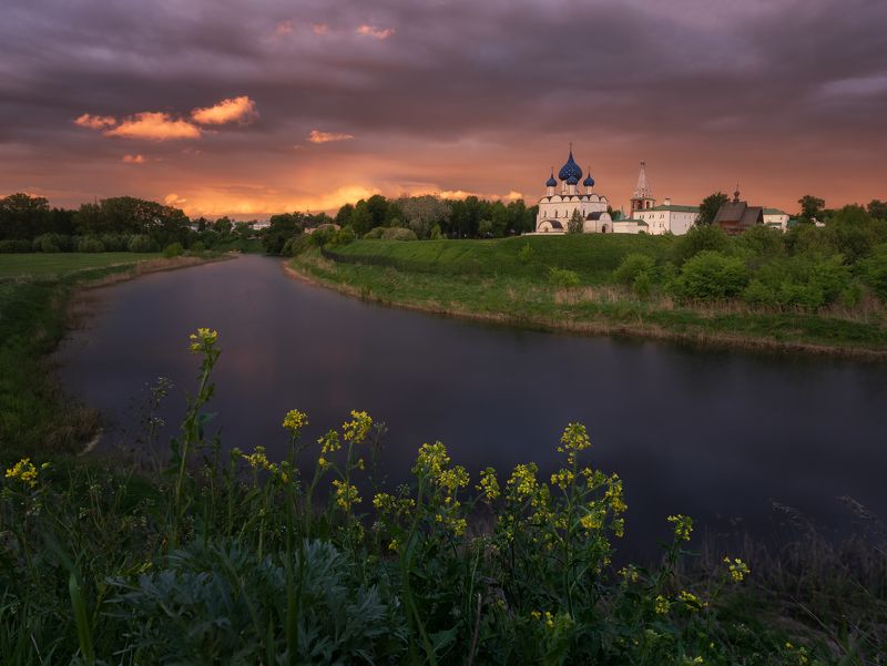 Огненный закат в Суздале, май 2021photo preview