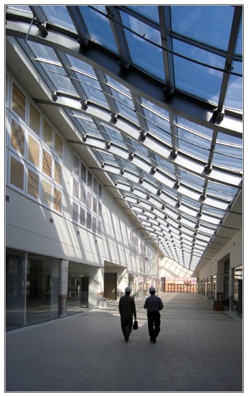 дядьки, молл, стройка Скоро открытиеphoto preview