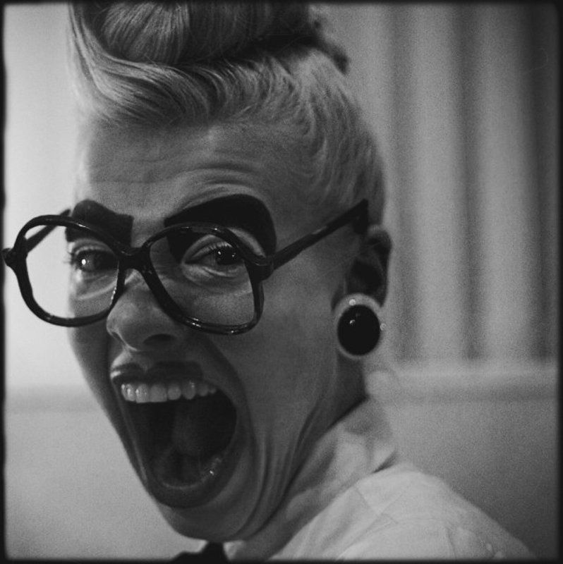 клоуны, лицедеи Нас стерегут наши прежние лица...photo preview