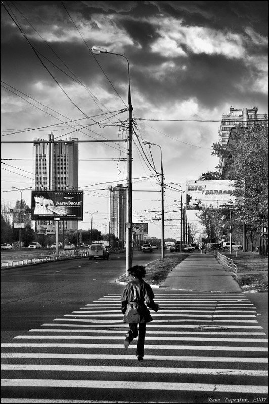 город, девушка, перспектива Добежать до горизонтаphoto preview