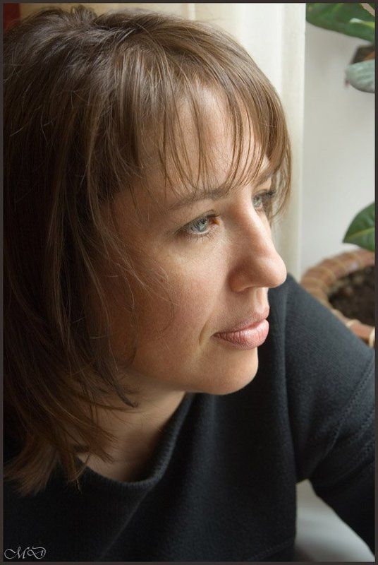 портрет, дома ,окно ,мысли Думая о Грецииphoto preview