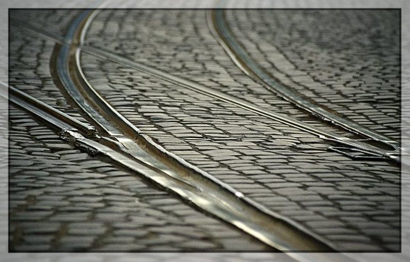 львов, трамвай, рельсы, брусчатка Львов. Особые приметы фото превью