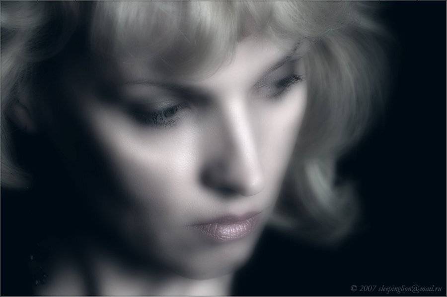 В окна брошен лунный свет.... Автор: Pilgrim гламур, девушка, женщина, портрет, Pilgrim