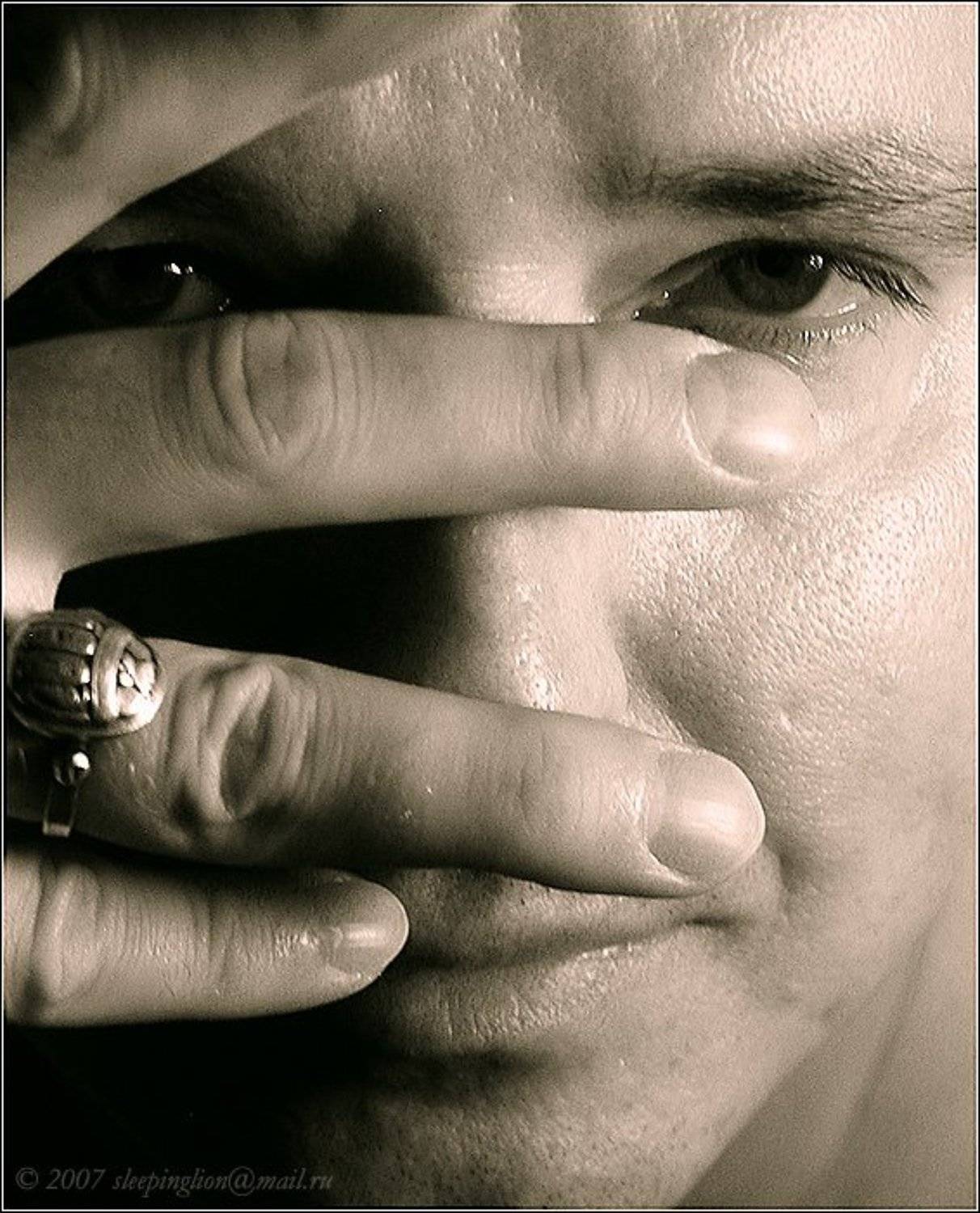 Жизнь сквозь пальцы.... Автор: Pilgrim портрет и ничего более..., Pilgrim