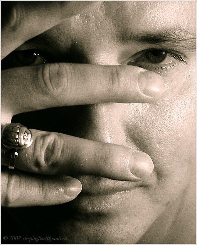 портрет и ничего более... Жизнь сквозь пальцы...photo preview