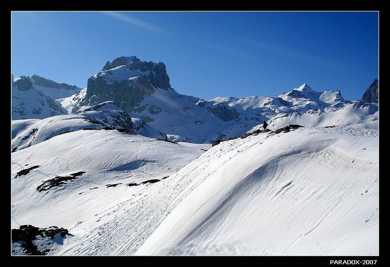 испания,кантабрийские кордильеры,горы,человек-одиночка,снег,paradox Успеть до заката фото превью
