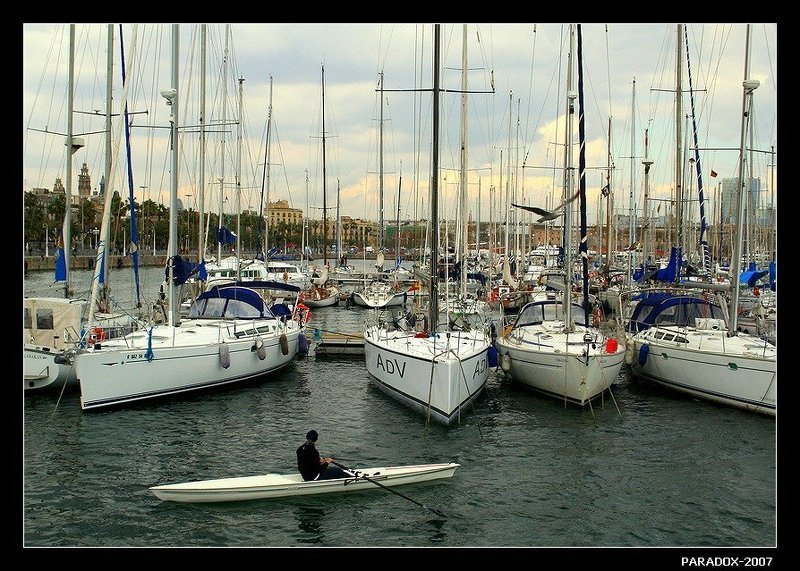 барселона,лодка,яхты,порт,paradox У богачей бывают яхты, а я на лодочке плыву фото превью