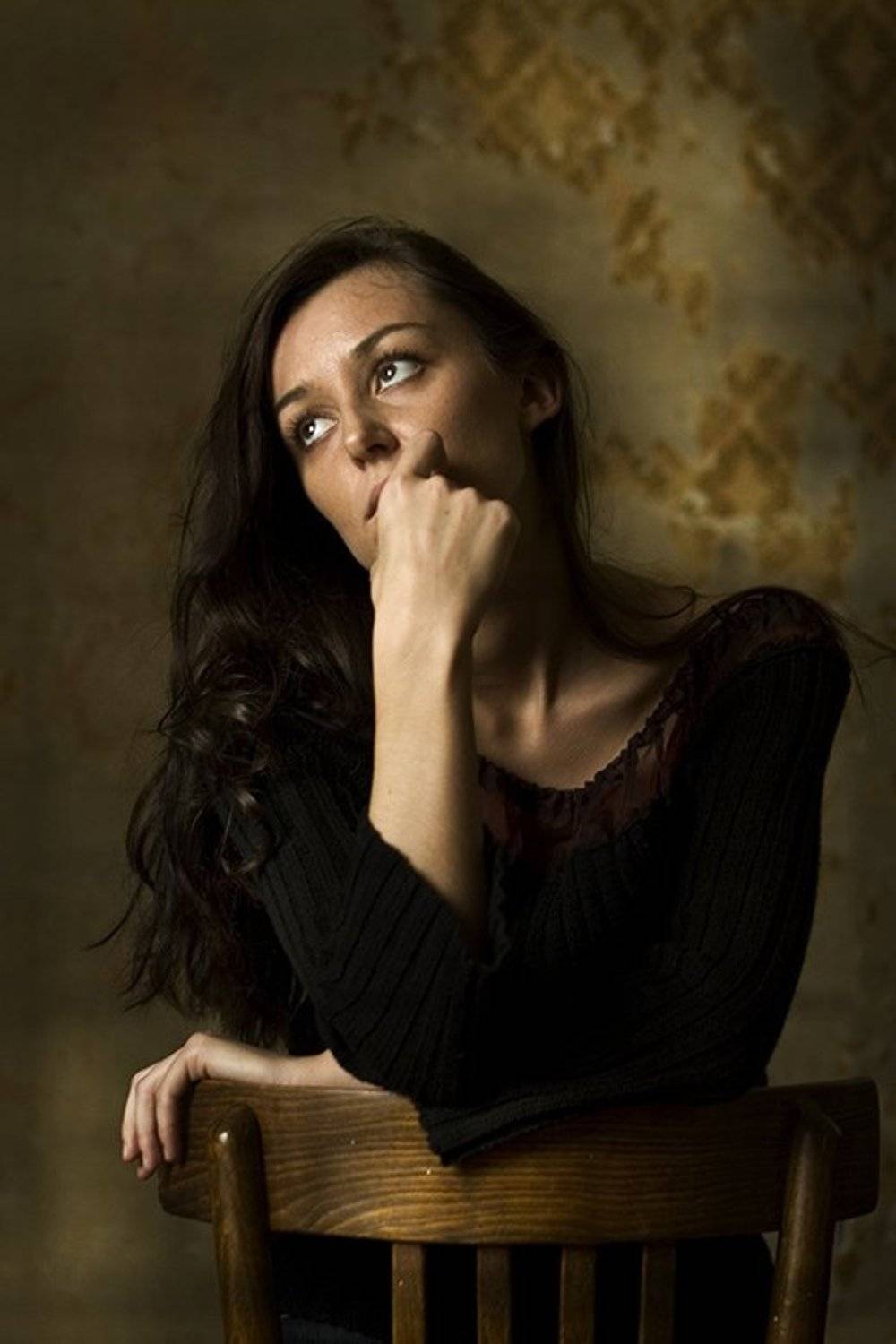 Задумчивая... напротив окна. Автор: Dedal илья лис dedal, Dedal