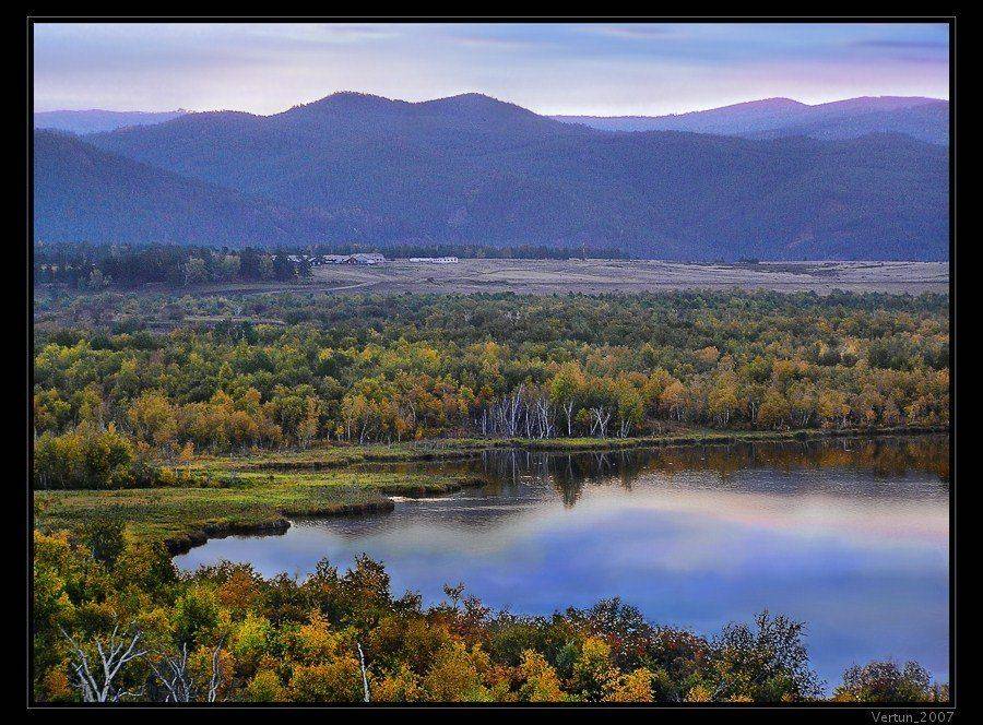 Озерная осень. Автор: Игорь Глушко осень, бурятия, озеро, горы, лес, Игорь Глушко