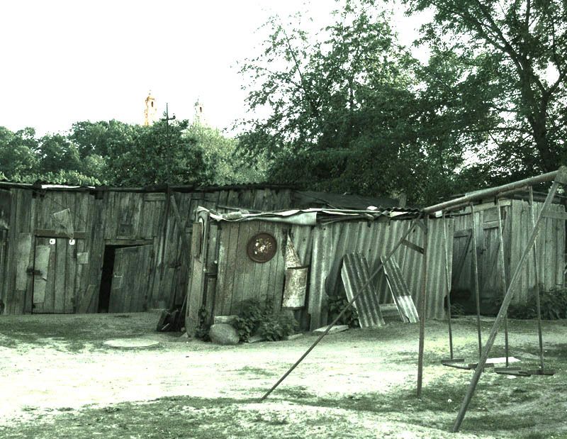 сараи, ужупис, солнце В детстве деревья казались больше, дни солнечнее...photo preview