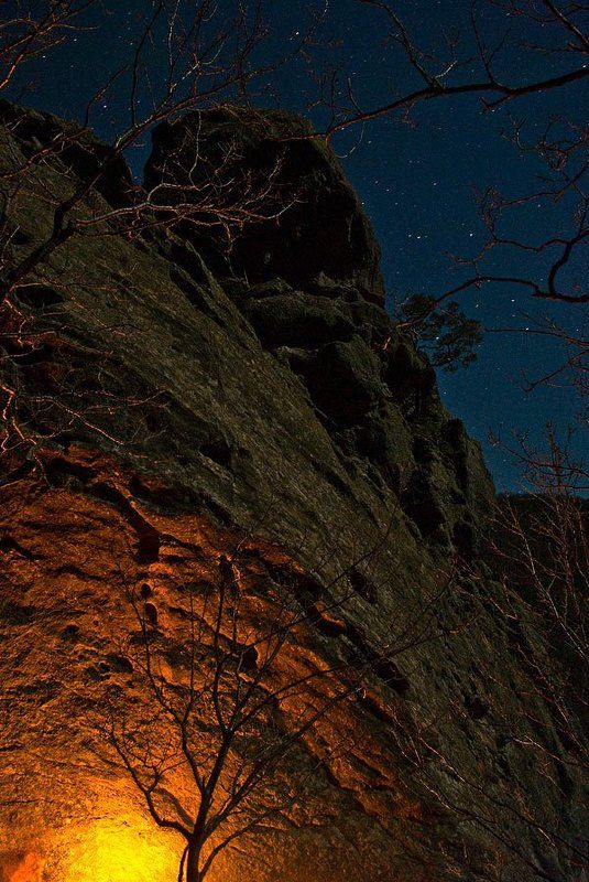 звезды,костер, ночь,пламя,огонь,горы,скалы Ритуальное полнолуниеphoto preview