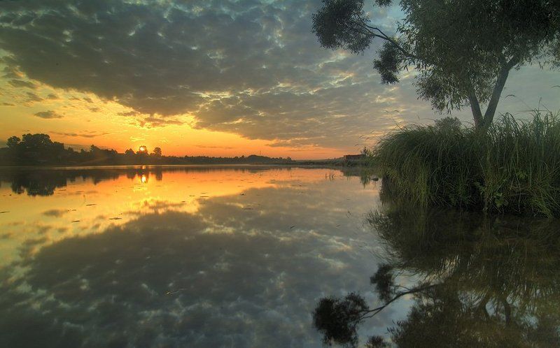 река , солнце вода Рассветphoto preview