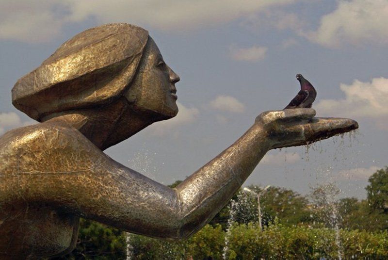 фонтан Монументальная нежность фото превью