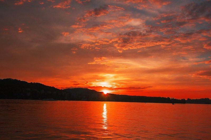 Закат над озеромphoto preview