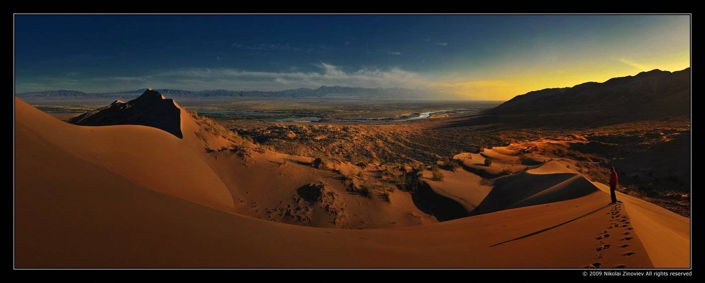 Зачарованный светом. Автор: Николай Зиновьев казахстан, поющий бархан, пейзаж, Николай Зиновьев