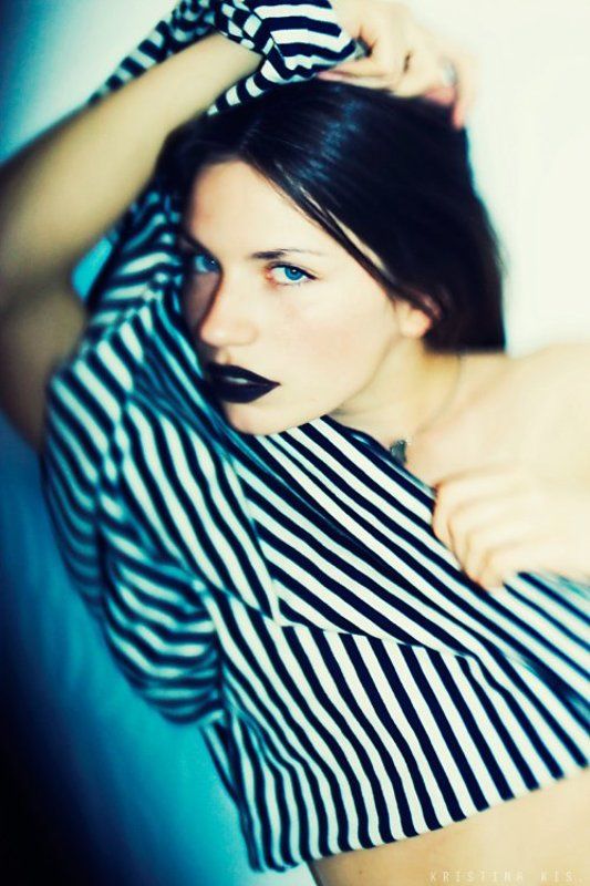 girl Mirror Errorphoto preview