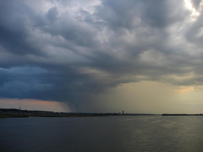 волга, дождь Волжский пейзаж фото превью