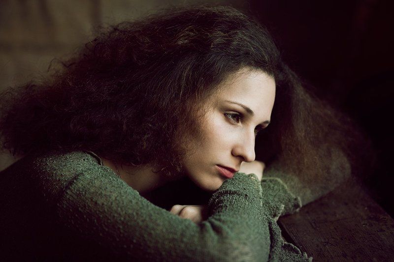 ДевушкаЕстественный светЖенский photo preview