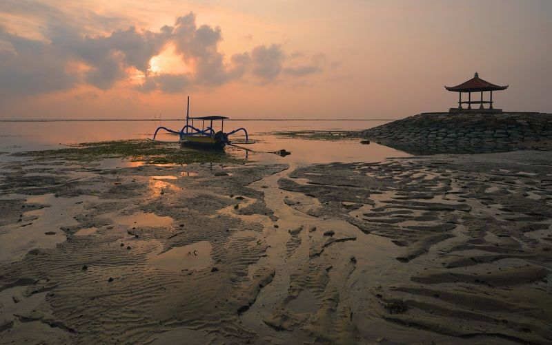 dawn, sunrise, shore, sea, ocean, sky, horizon, boat, color, light, reflection, landscape, nature, morning, bright, jukung, low tide Morning фото превью