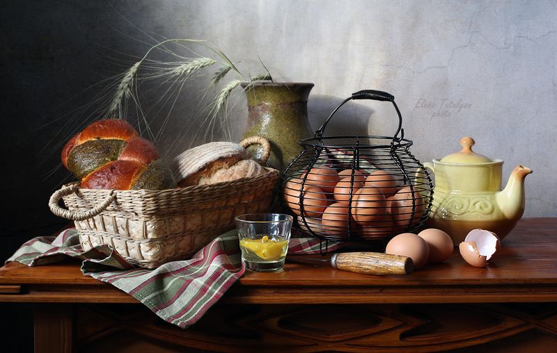 яйца, хлеб Кухонный натюрмортphoto preview