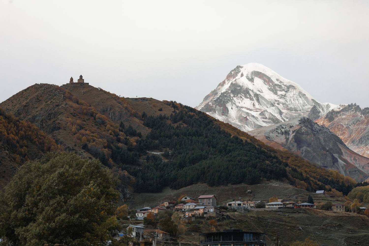 Казбек, осень, пейзаж, грузия, лес, храм, Влад Рябинин