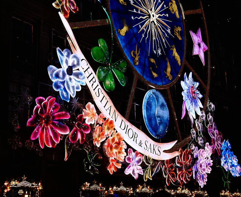 ночная перспектива и реклама Christian Dior & Othersphoto preview