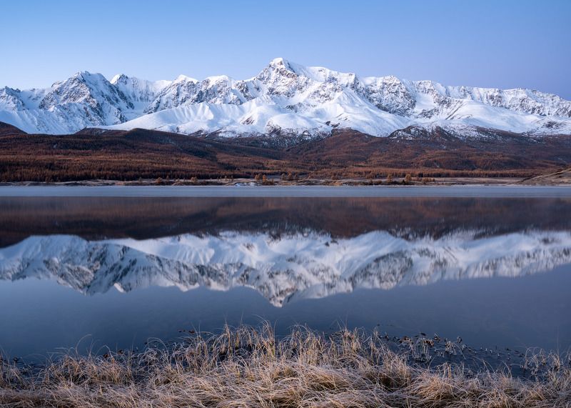 Северо-Чуйский хребет в отражении озера Джангысколь… North Chuysky ridge in the reflection of Lake Dzhangyskol... фото превью