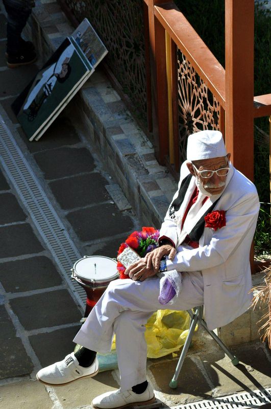 Yes, I wait for you... because you come in the form of a beautiful bird or a gentle breeze. Alone I am waiting for you... It is Eid... and I am waiting for you.photo preview