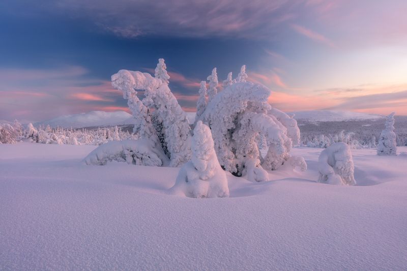 гух, главный уральский хребет Морозным утром...photo preview