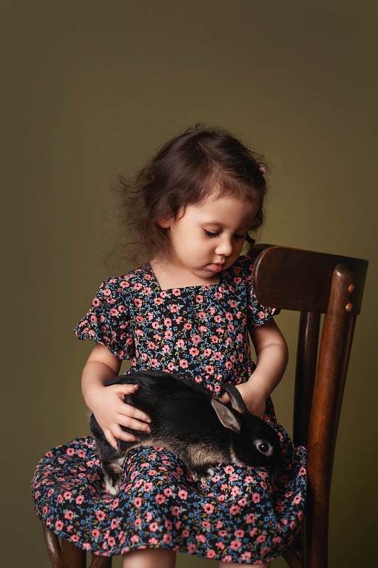 love, baby, family, babyphoto, familyphoto, children, childrenphoto, childrenphotography, девочка, милашка, малышка, детский портрет, девочка с кроликом, студийный портрет, портрет девочки, детская фотосессия, студийная фотосессия, фотосессия Девочка с кроликом фото превью