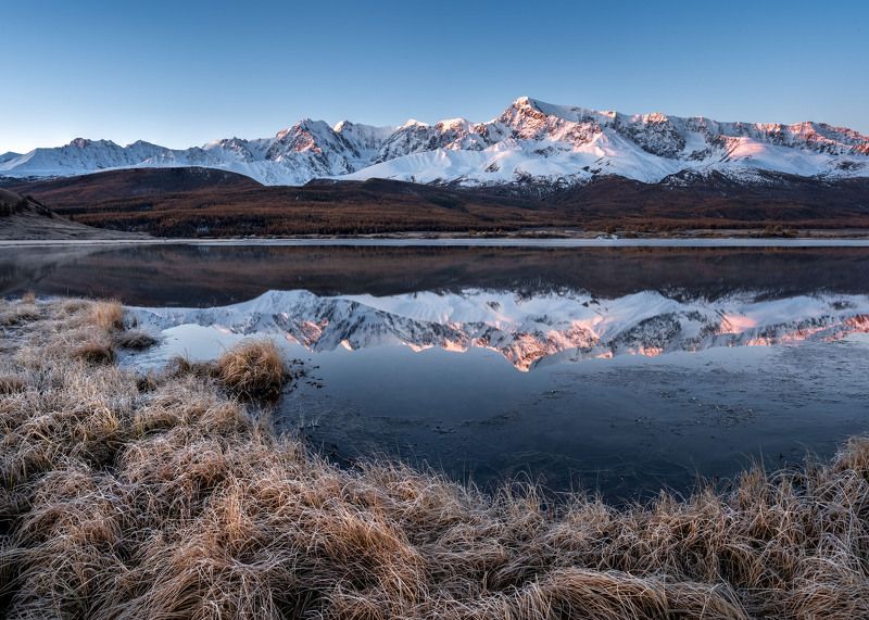 Северо-Чуйский хребет в отражении озера Джангысколь… North Chuysky ridge in the reflection of Lake Dzhangyskol... фото превью