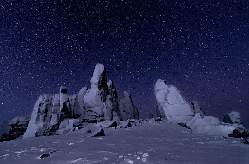 якутия, абыйский улус, улахан-сис, кекуры, ночь, звезды Загадывая желание под Северным небосводом.photo preview