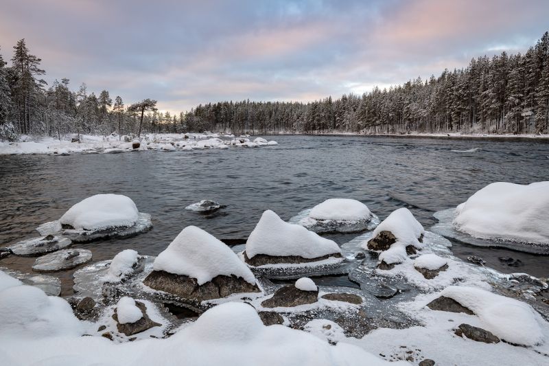 кольский, река, зима, снег, берег Снежные шапочки и ледяные воротничкиphoto preview