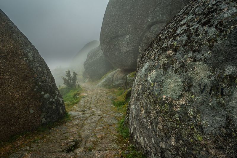 португалия, монсанту, туман, валуны В таинственной странеphoto preview