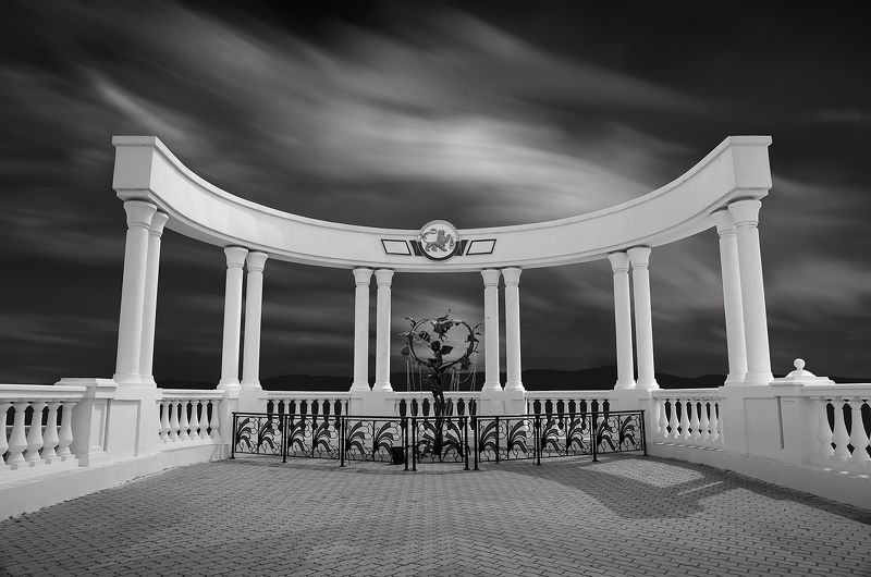 город, архитектура, пейзаж, чб, черно-белое, ротонда, колоннада, низкийключ, красноярск Геометрия городской средыphoto preview